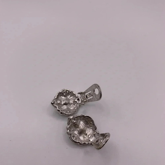 Vintage silver tone  rhinestone clip on earrings - Picture 5 of 5
